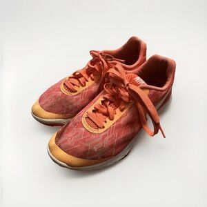 NIKE RUNNING SHOES WOMENS SIZE 6.5